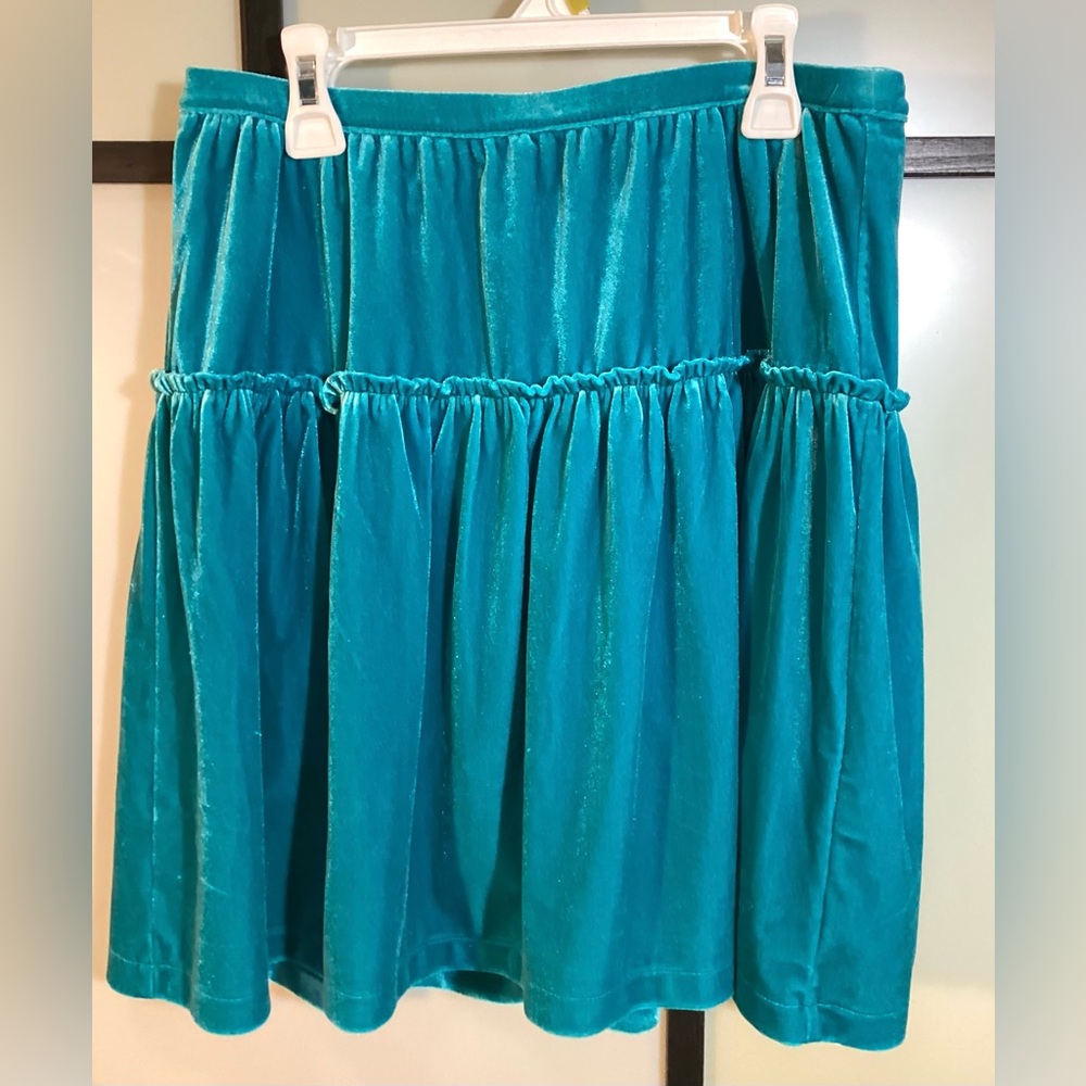 Lands’ End soft shiny tiered skort. Size XL 16